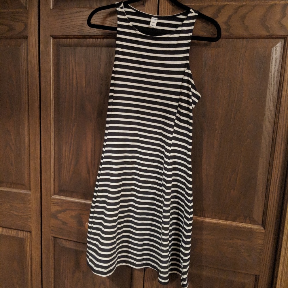 Old navy black and white sleeveless t-shirt dress